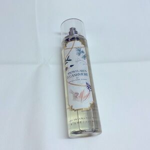 Bath & Body Works Fragrance Mist Snowflakes Cashmere